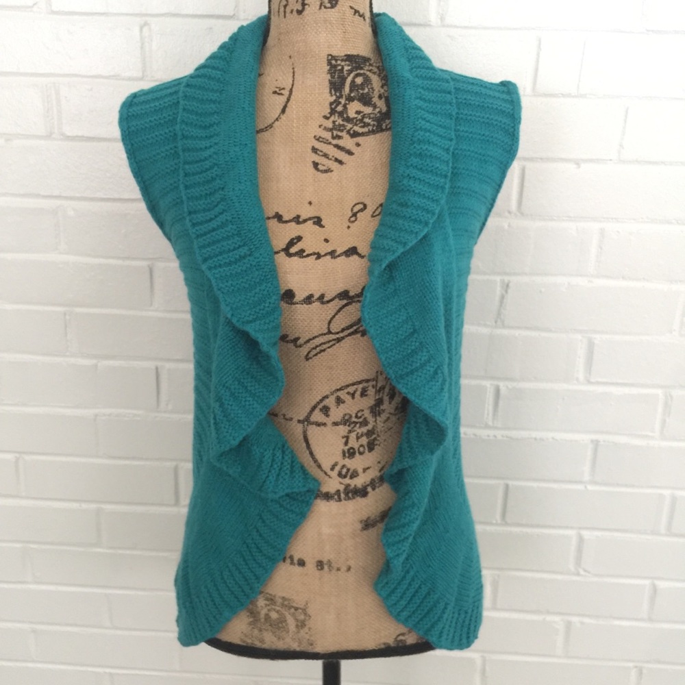 RED CAMEL- sweater vest NWT